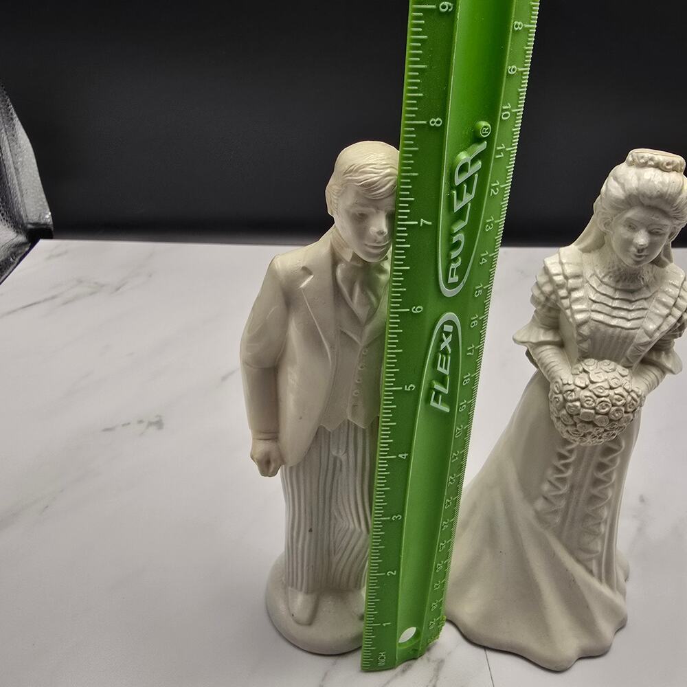 Vintage Avon Bride and Groom Purfume Bottles - Picture 4 of 7